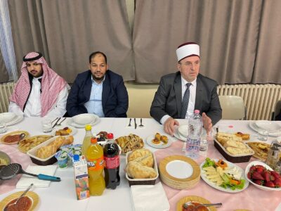 مأدبة إفطار بحضور أكثر من 100 شخصية إسلامية على رأسهم المفتي العام رئيس المشيخة في كوسوفا