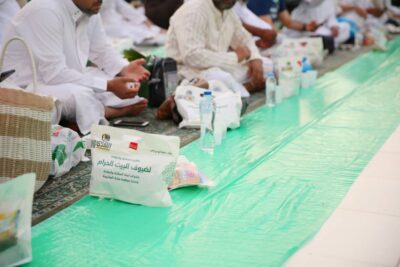 توزيع مليون وجبة لإفطار الصائمين في ساحات المسجد الحرام خلال العشر الأوائل من شهر رمضان المبارك