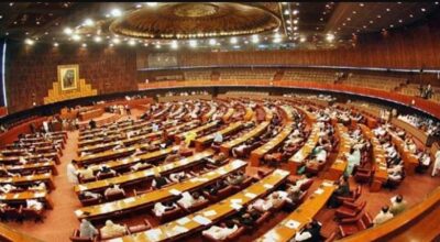 استقالة رئيس برلمان باكستان وسط أزمة الثقة مع عمران خان