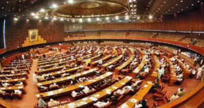 البرلمان الباكستاني يعلق التصويت على سحب الثقة من رئيس الوزراء