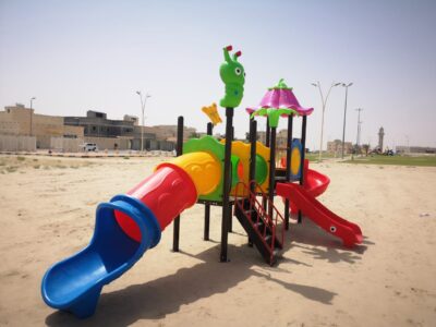 “بلدية النعيرية” تبدأ تركيب مجموعة من ألعاب الأطفال وألعاب القوى بحدائق ومتنزهات المحافظة