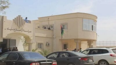 هجوم على سجن غرب ليبيا يؤدي لمقتل رجل أمن وفرار عدد من السجناء