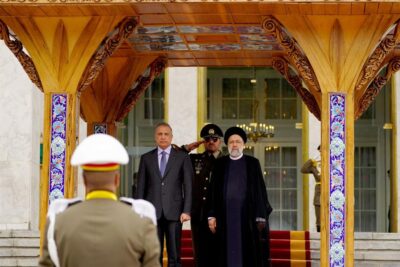 رئيس الوزراء العراقي يصل طهران ويبحث استئناف المحادثات بين المملكة وإيران