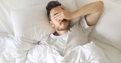 10 أشياء إذا حدثت خلال نومك.. فعليك زيارة الطبيب