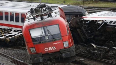 3 قتلى وعشرات المصابين في حادث تحطم قطار قرب مدينة ميونيخ الألمانية