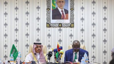 وزير الخارجية يعقد جلسة مباحثات رسمية مع نظيره الموريتاني بالعاصمة نواكشوط
