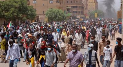 السودان.. الشارع يواصل التصعيد والمجتمع الدولي يدين العنف