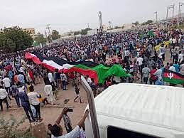 لليوم الرابع على التوالي.. السودانيون يتظاهرون للمطالبة بالحكم المدني