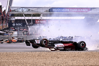 حادث مروع يوقف انطلاقة جائزة بريطانيا الكبرى لفورمولا 1