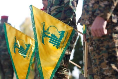 حزب الله الإرهابي يستغل أزمة “الحليب والخبز” لتعزيز نفوذه