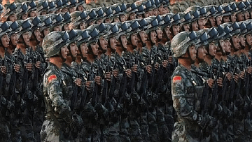 الجيش الصيني يهدد بشن عمليات عسكرية رداً على زيارة بيلوسي لتايوان