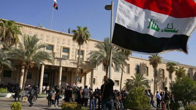 الجامعة العربية تدعو العراقيين إلى تغليب المصلحة الوطنية.. والبحرين تحذر مواطنيها من أماكن الاحتجاجات