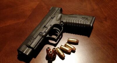 طفل في الرابعة مع مسدس “محشو”.. صدمة بمدرسة أميركية
