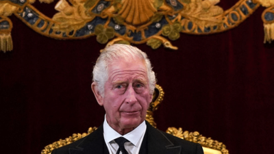 الملك تشارلز الثالث يصل إلى مقر برلمان اسكتلندا