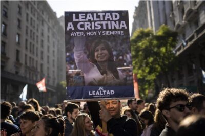 تظاهرات حاشدة بالأرجنتين تنديداً بمحاولة اغتيال نائبة الرئيس