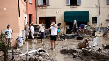 مقتل 8 أشخاص على الأقل وفقدان 4 آخرين إثر سيول وفيضانات ضربت إيطاليا