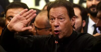 باكستان.. إقصاء عمران خان من الترشح لأي انتخابات