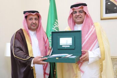 الأمير منصور بن محمد يطلع على تقرير فعاليات اليوم الوطني لإدارة تعليم حفرالباطن