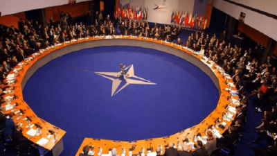 الناتو: مستعدون لكافة الاحتمالات.. ولن نقبل الاستفزازات الروسية