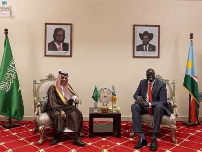 وزير الخارجية يعقد جلسة مباحثات رسمية مع نظيره بجنوب السودان