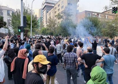 أجهزة الأمن الإيراني متهمة بـ”سرقة” جثة فتاة قُتلت أثناء الاحتجاجات