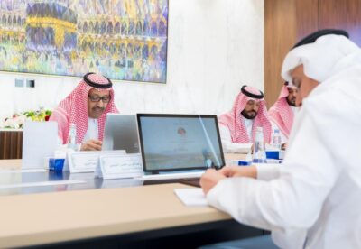 أمير الباحة يلتقي  وزير النقل والخدمات اللوجستية خلال زيارته للوزارة لبحث احتياجات المنطقة
