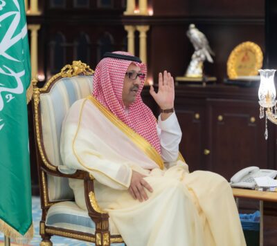 أمير الباحة يتسلم التقرير السنوي لفرع وزارة التجارة بالمنطقة