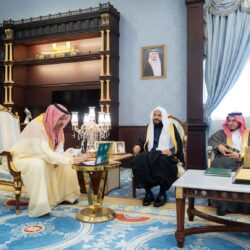 أمير الباحة يتسلم التقرير السنوي لفرع وزارة التجارة بالمنطقة