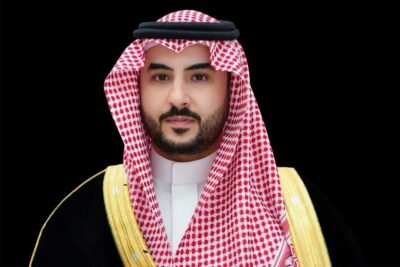 الأمير خالد بن سلمان يهنئ نظيره العراقي لتعيينه وزيراً للدفاع