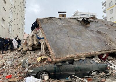 نائب الرئيس التركي: ارتفاع عدد ضحايا الزلزال إلى 284