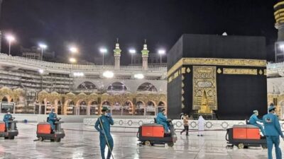 «السديس» يدشن 4 آليات جديد لنظافة المسجد الحرام وساحاته