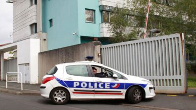 تلميذ يطعن معلمة حتى الموت في فرنسا