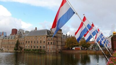 هولندا تغلق الفرع التجاري للسفارة الروسية في أمستردام وتطرد دبلوماسيين