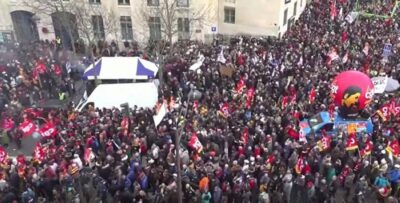 الاحتجاجات تشتعل في فرنسا بسبب تعديل نظام التقاعد