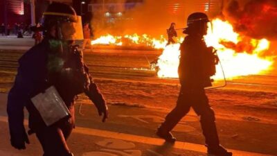فرنسا: إحراق سيارة شرطة وإصابة عدد من الجنود في احتجاجات جديدة