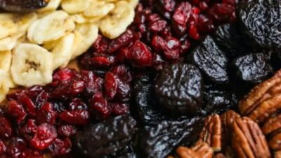 قبيل رمضان.. نصائح للنجاة من الغش عند شراء الفواكه المجففة