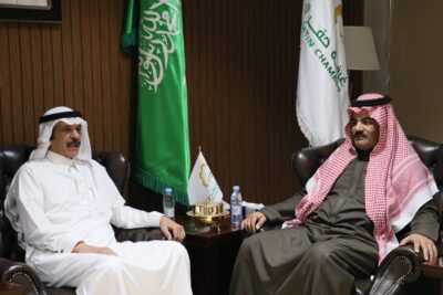 رئيس غرفة حفرالباطن يستقبل رئيس هيئة الصحفيين السعوديين