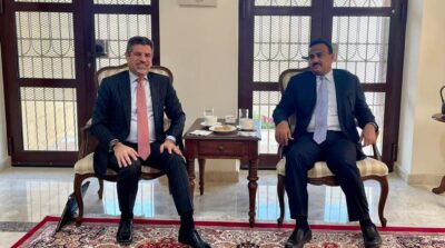 محافظ محافظة شبوة الشيخ عوض ابن الوزير يلتقي السفير الأمريكي لدى اليمن في الرياض