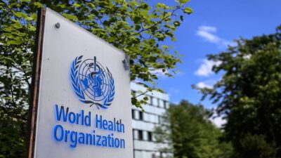“الصحة العالمية” تطالب أمريكا بـ«المعلومات الأساسية» حول تسرُّب «كورونا» من معمل صيني
