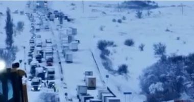 جرّاء عاصفة ثلجية.. إجلاء أكثر من 50 شخصاً تقطعت بهم السبل بسبب الثلوج في جنوب روسيا