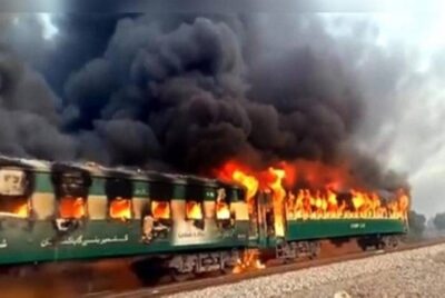 مصرع 7 أشخاص جراء اندلاع حريق في قطار ركاب جنوب باكستان