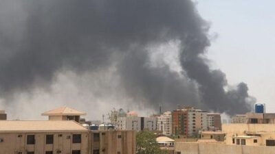 السودان.. حريق في البنك المركزي.. والقتـال لا يتوقف في الخرطوم رغم الهدنة