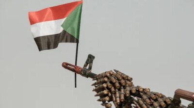 مستجدات اشتباكـات السودان.. 56 قتيـلاً و595 مصاباً والجيش يناور بمسح جويّ