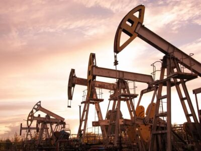 تراجع أسعار النفط مع ترقب بيانات المخزونات الأمريكية