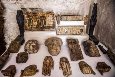 «المؤبد» لـ11 مصرياً وأمريكي في قضية تهريب الآثار الكبرى خارج البلاد