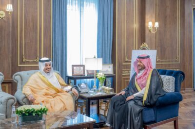 أمير الحدود الشمالية يستقبل سفير مملكة البحرين لدى المملكة
