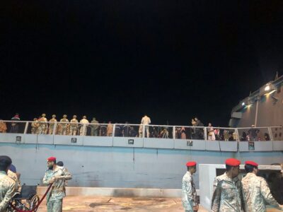 وصول سفينة جلالة الملك إلى جدة وعلى متنها 249 يمنياً قادمة من السودان