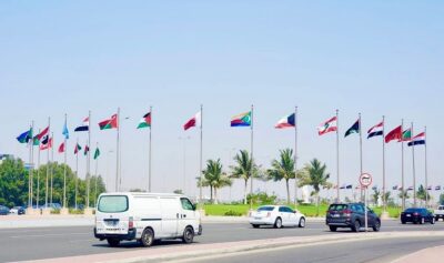 “أمانة جدة” ترفع أعلام الدول المشاركة في القمة العربية الـ32 وفق “بروتوكول العلَم”