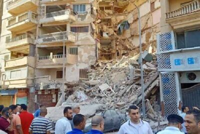 انهيار عقار من 13 طابقا في الإسكندرية.. والبحث عن محتجزين وضحايا