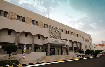 جراحة نوعية ونادرة تعيد بناء وترميم أنف مصاب بمستشفى الملك سعود بعنيزة